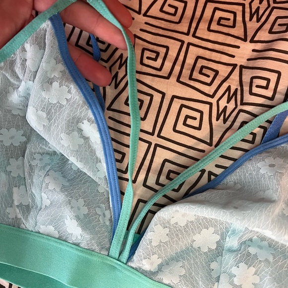 Colsie Lace Bralette - Picture 3 of 6